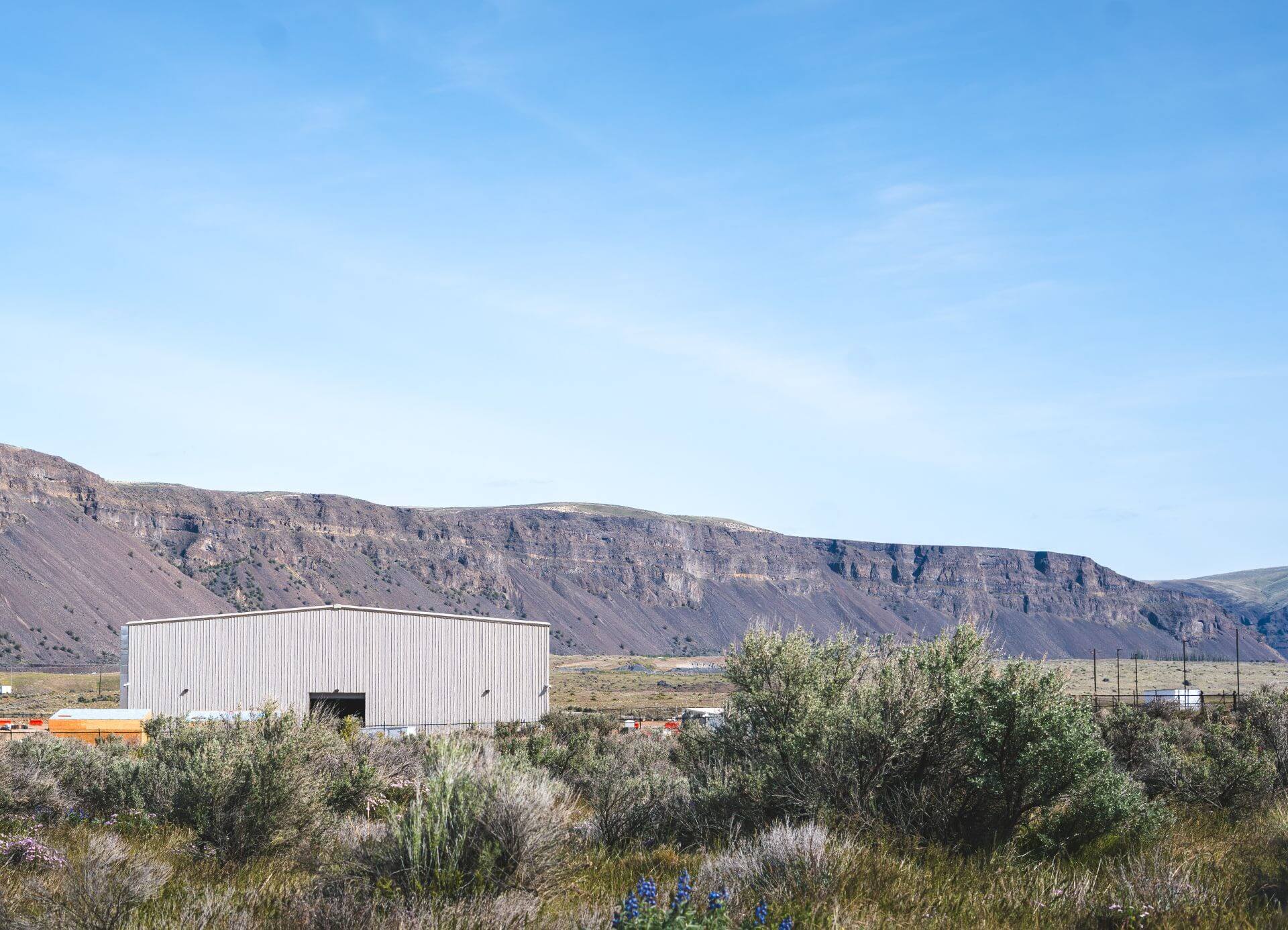Helion's fusion power plant, Orion, with mountains in the background.
