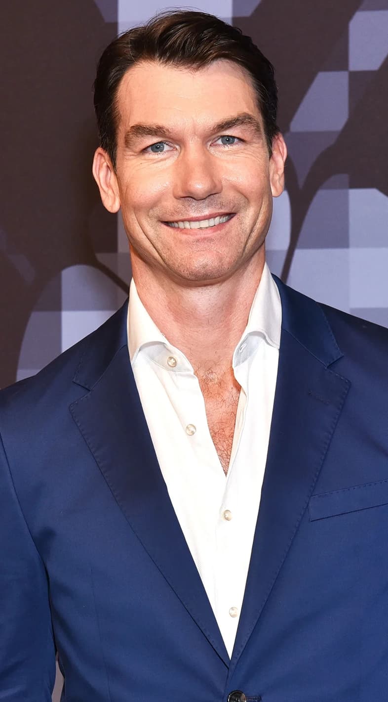 Jerry O'Connell has been professionally styled by Pilar Steinborn