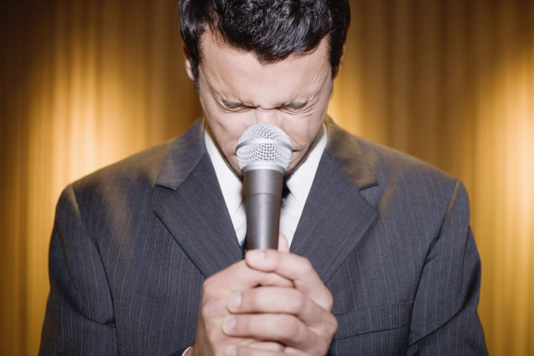How to Speak Confidently in Meetings: 8 Practical Communication Skills Tips