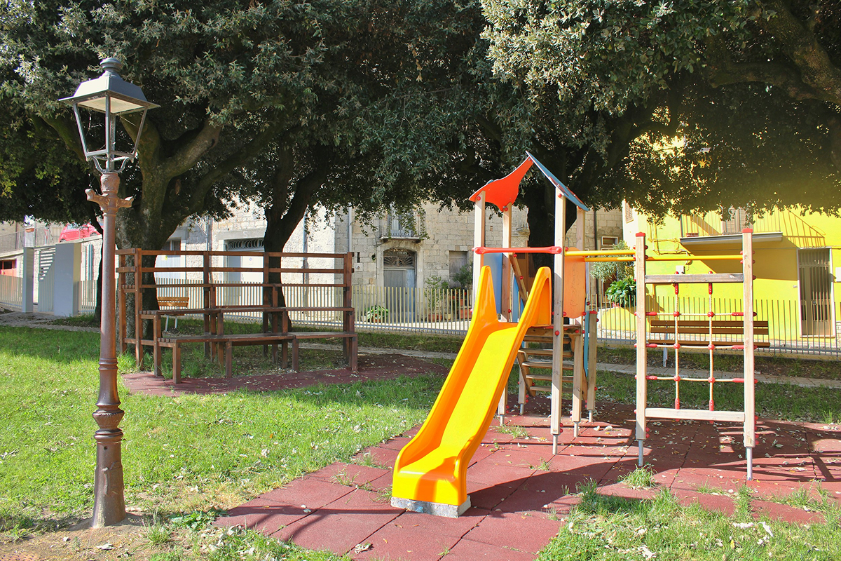 Outdoor Playset & Playground Assembly