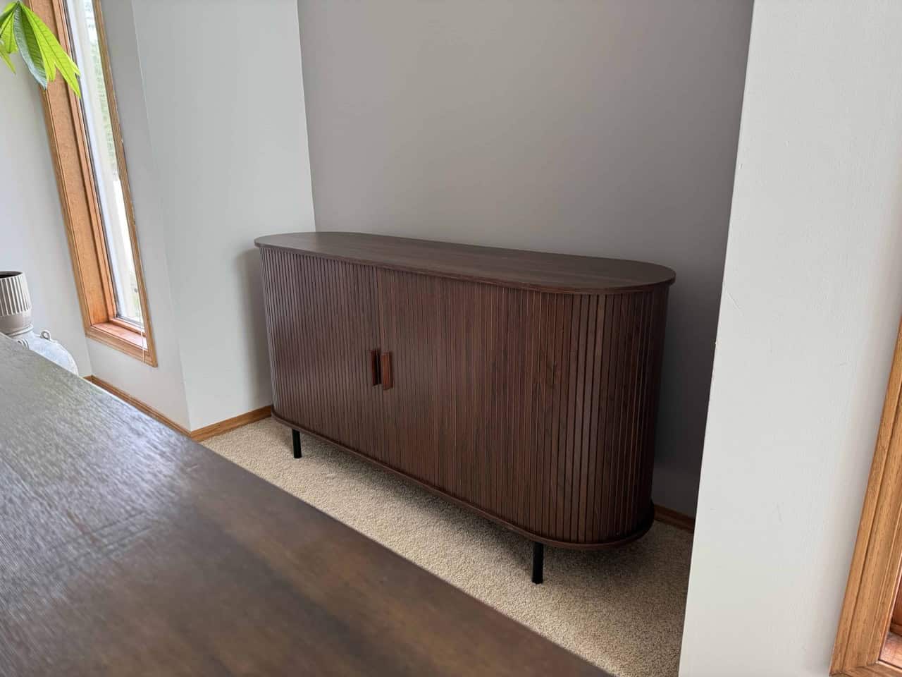Sideboard assembly