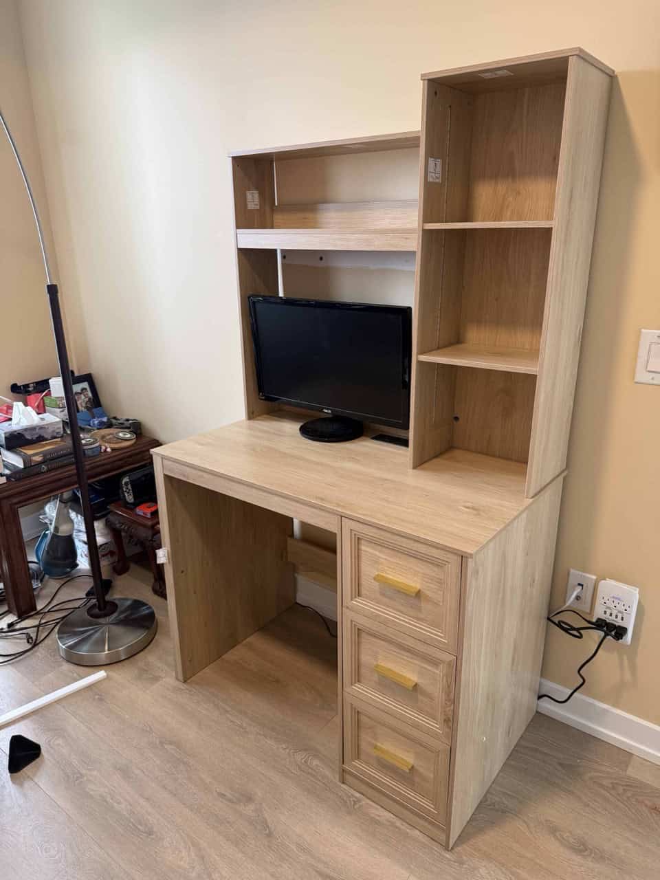 Office desk with shelves assembly