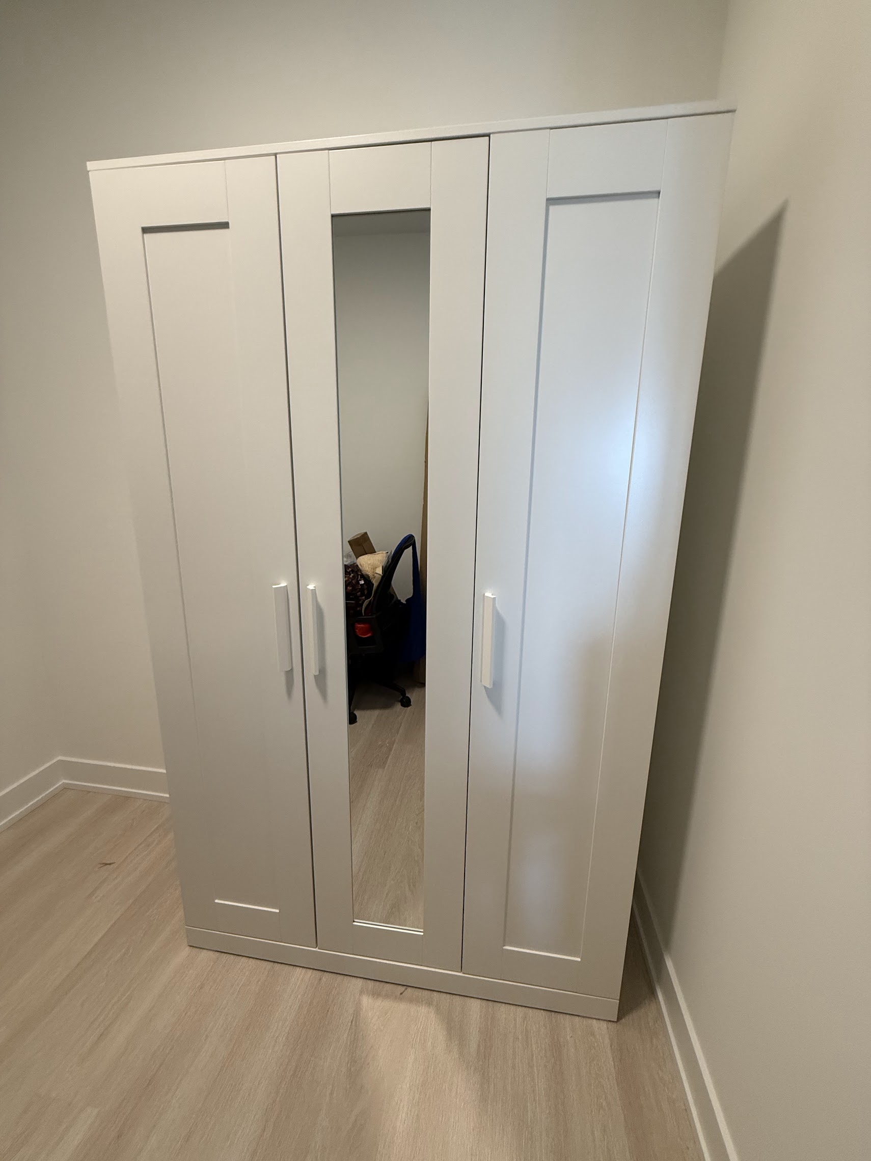 White 3 Door Wardrobe With Mirror Assembly