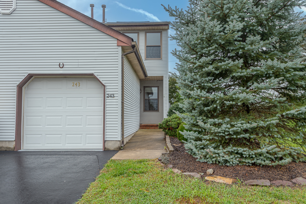 Peaceful End-Unit Living in Flemington