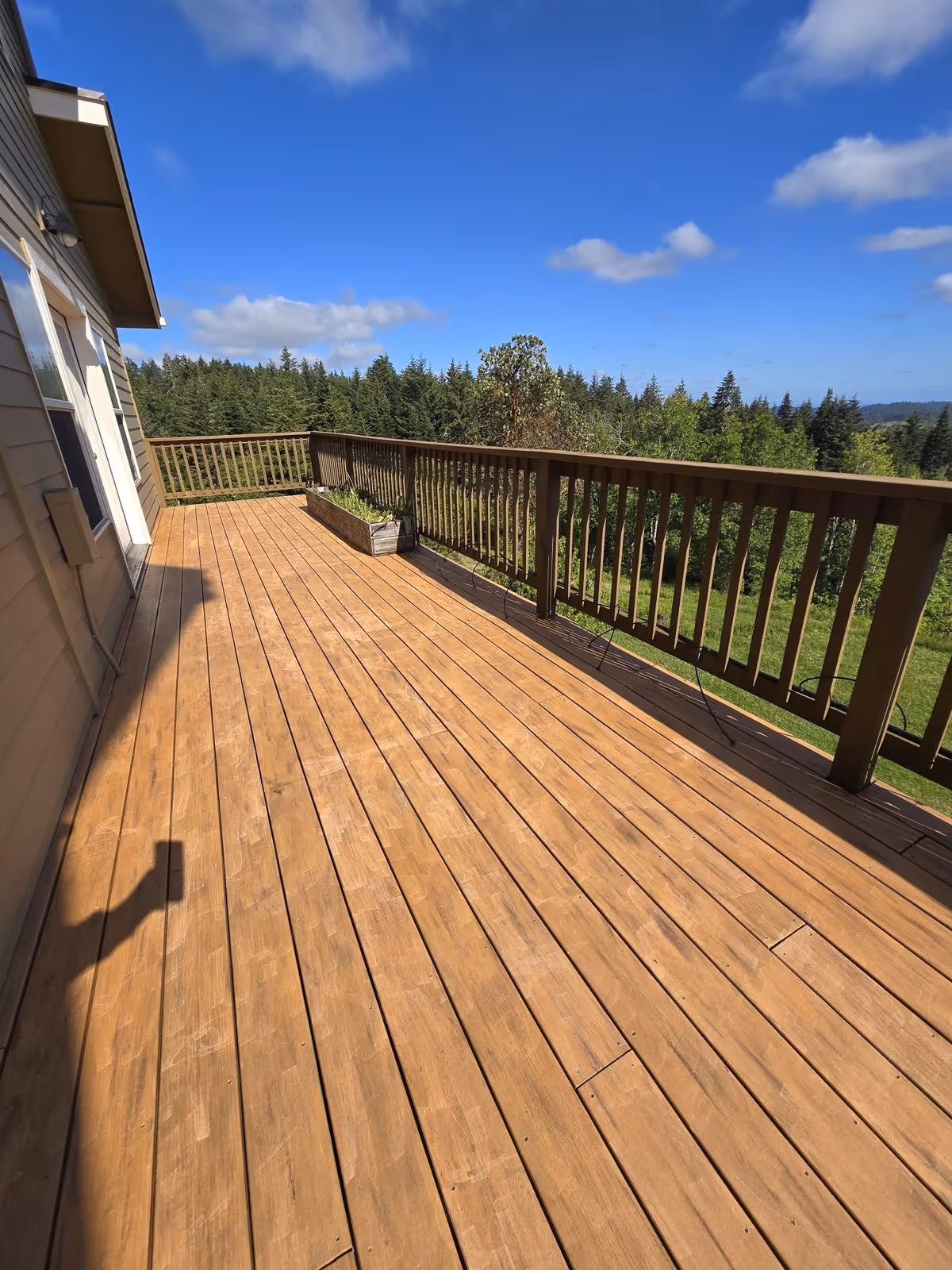 Cedar deck and railing in Eugene Oregon.