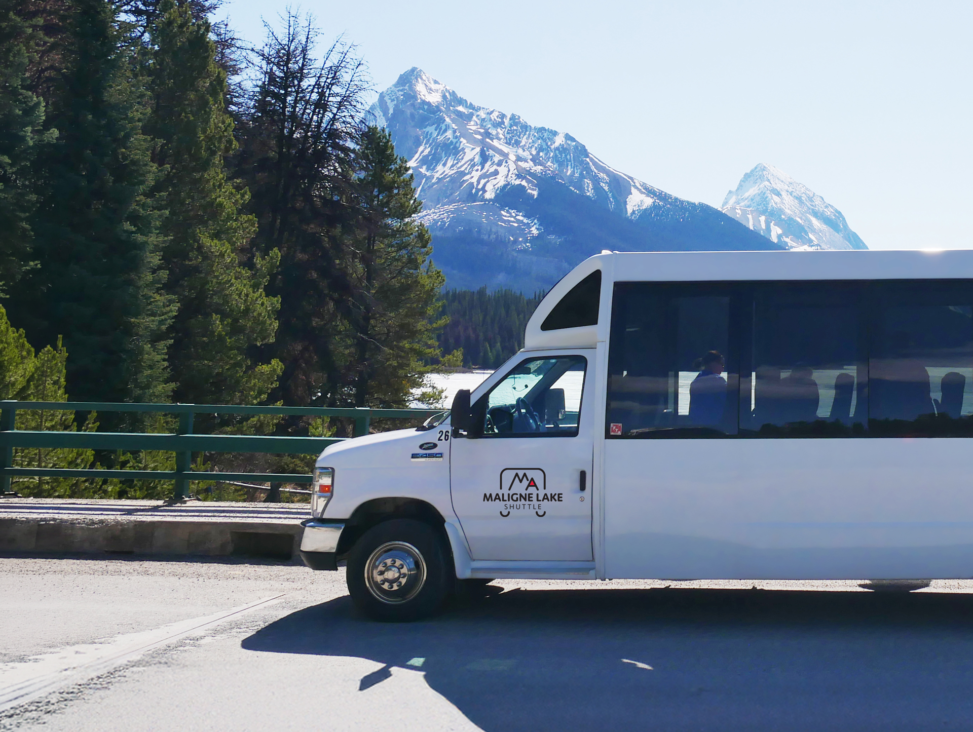 Maligne Lake Shuttle bus with mountain views in Jasper National Park