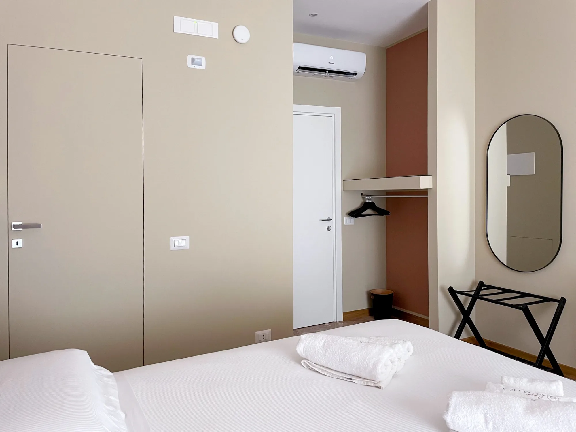 Hotel Room Slider Image Block