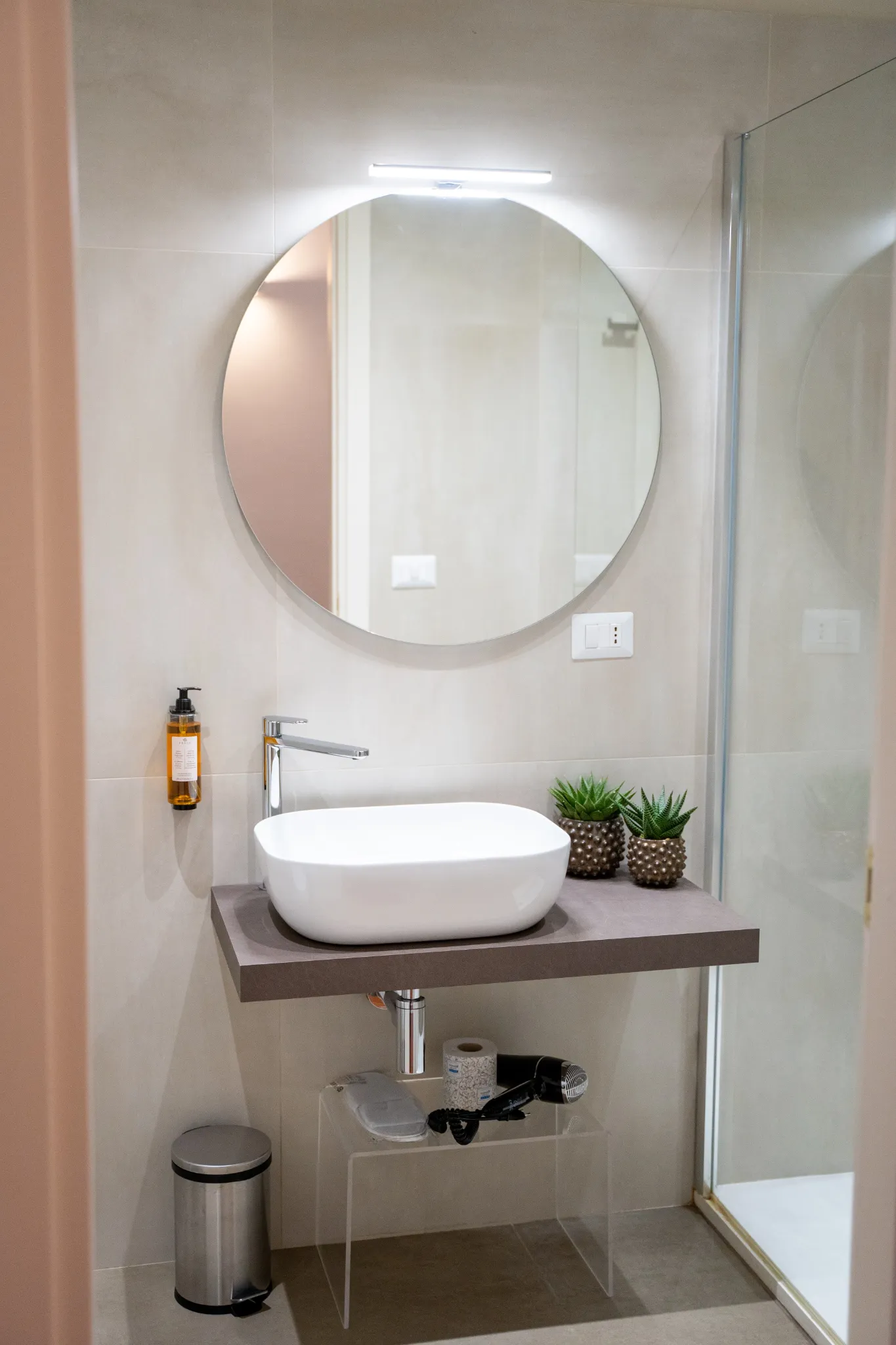 Hotel Room Slider Image Block