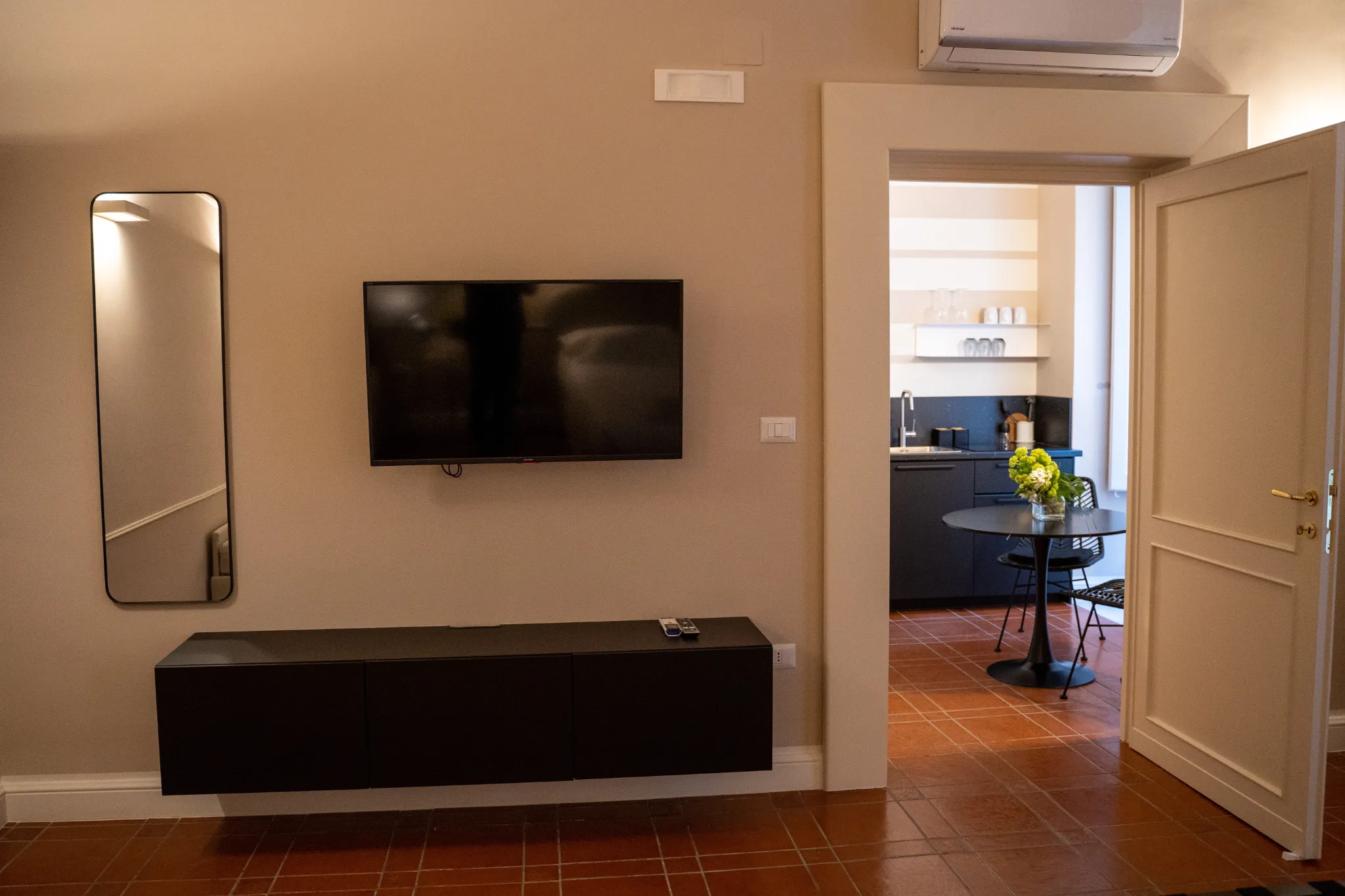 Hotel Room Slider Image Block