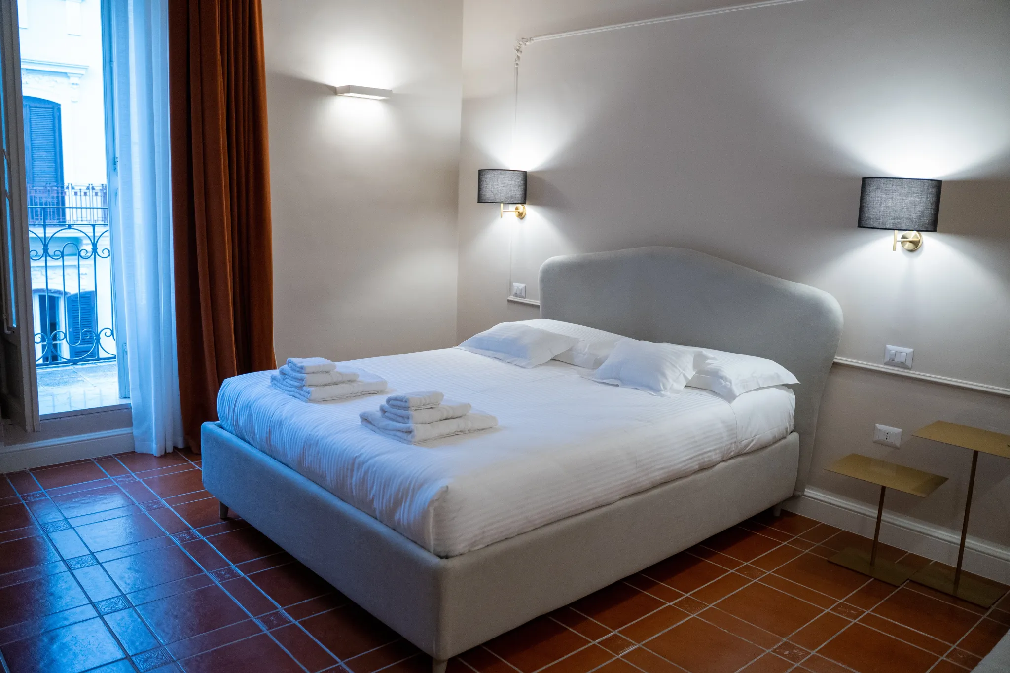 Hotel Room Slider Image Block