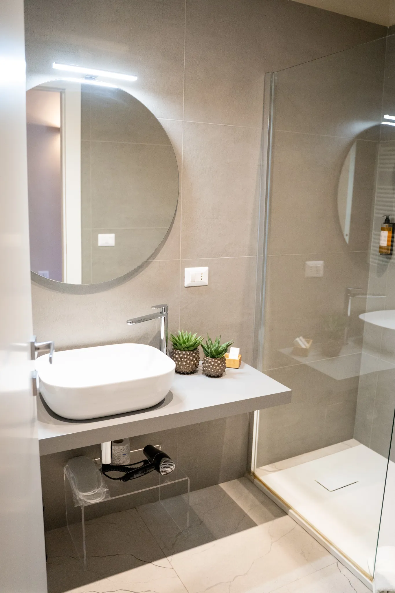 Hotel Room Slider Image Block