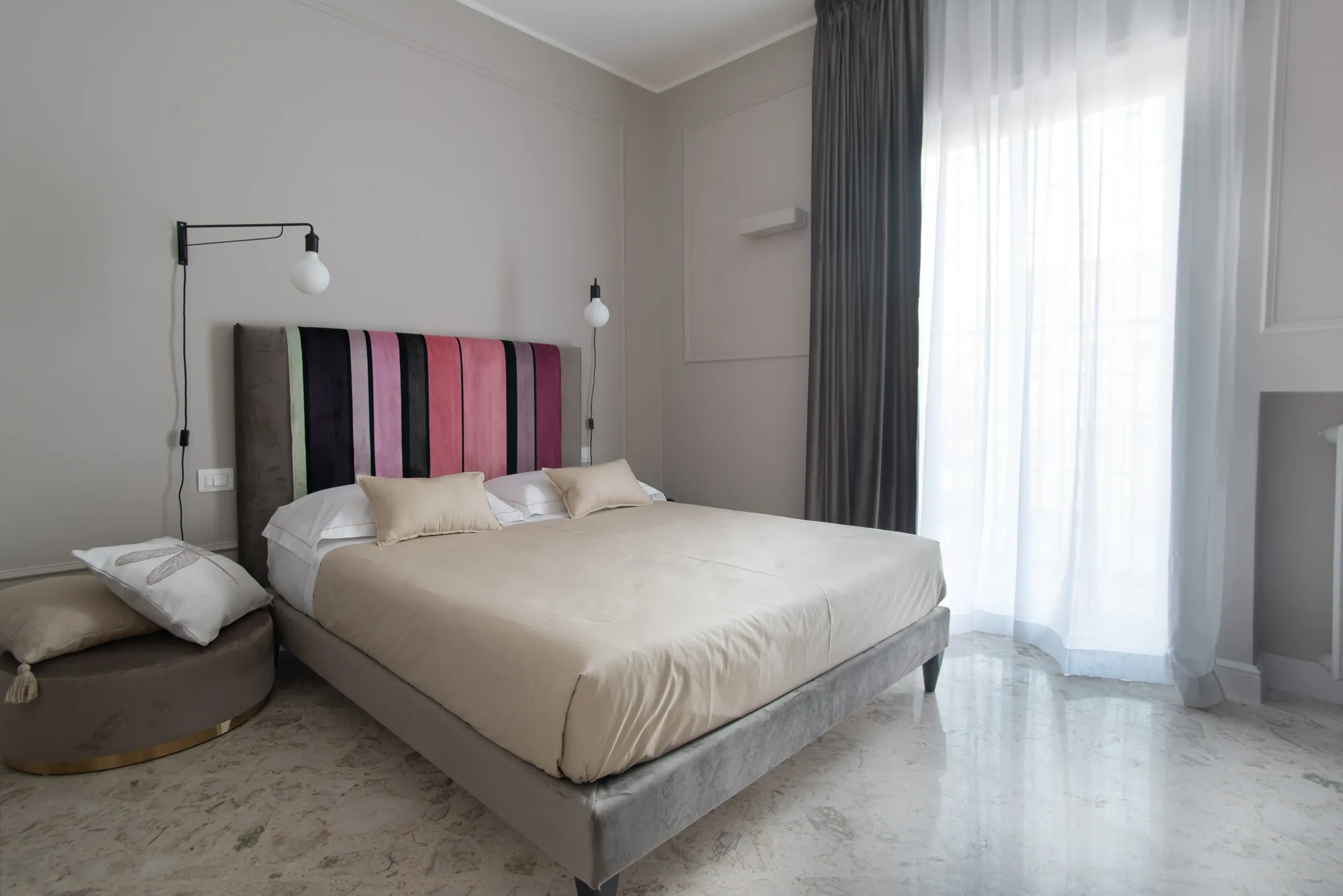 Hotel Room Slider Image Block