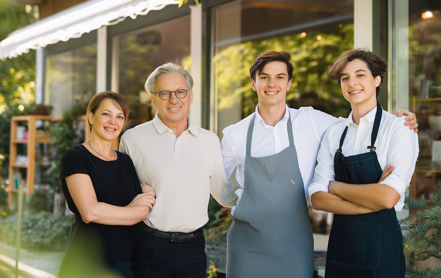 Hero-Bild mit Gastronomie-Team in Restaurantküche