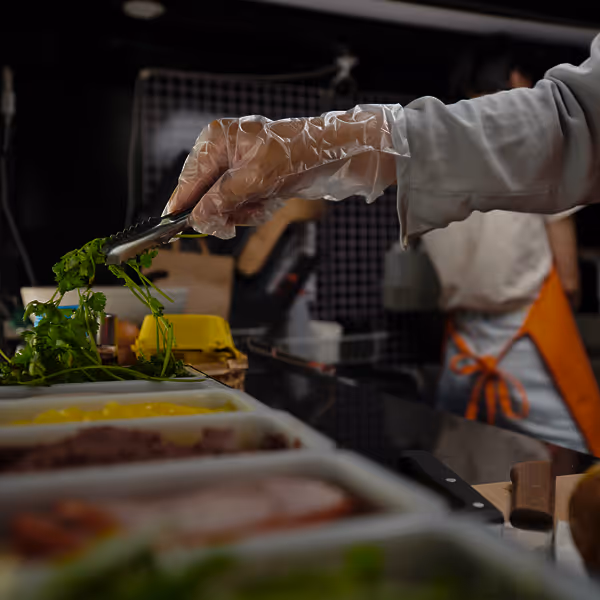 Zwei Servicebereiche: Schutz für Gastronomen und Hoteliers