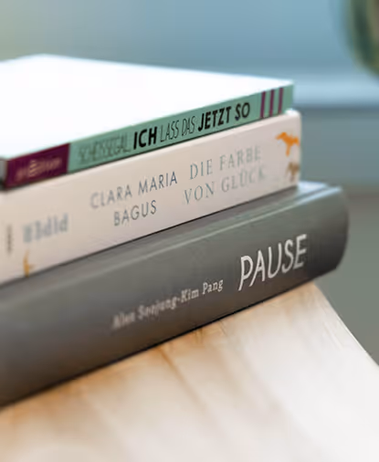 3 Coaching Bücher liegen auf einem Tisch