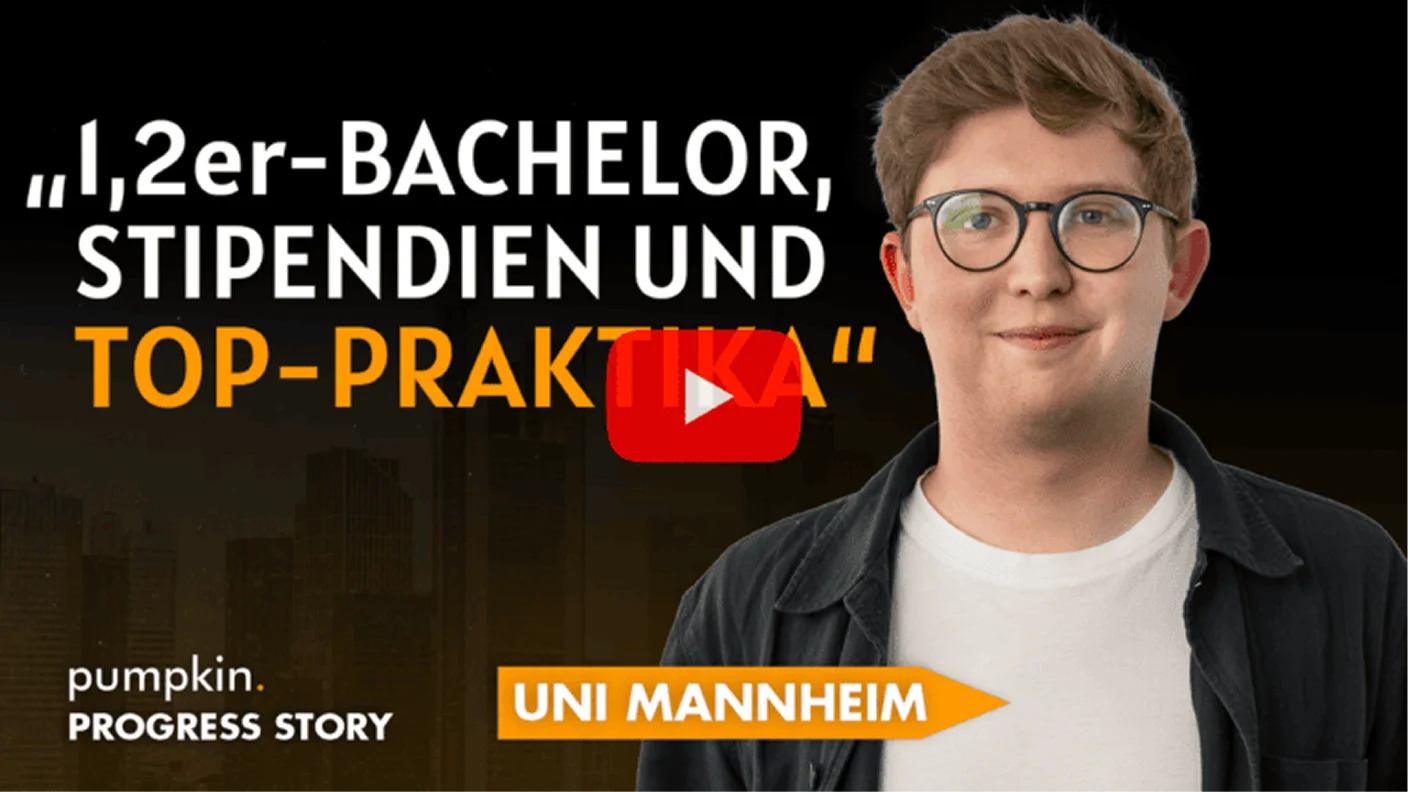 Mann mit Brille vor Text über Bachelor, Stipendien und Top-Praktika an der Uni Mannheim.