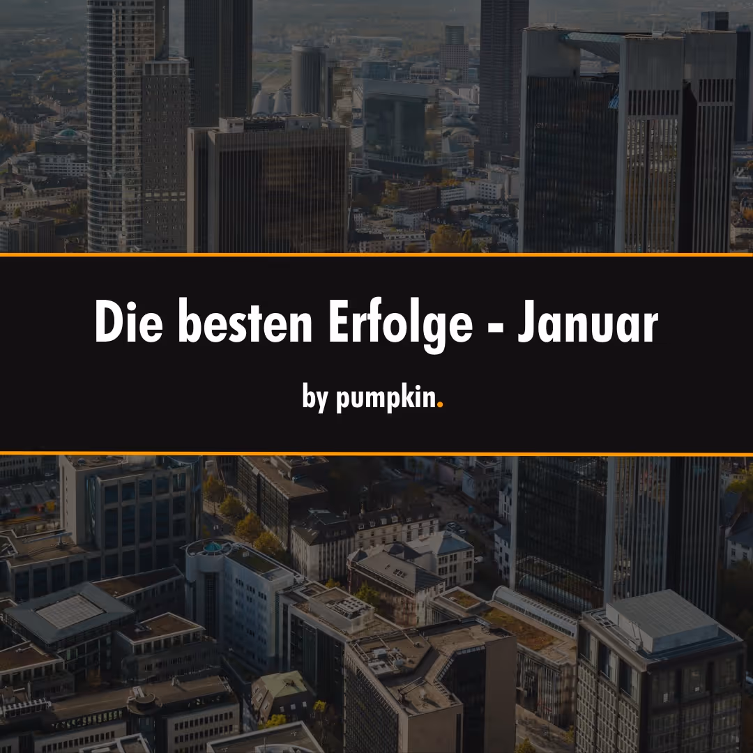 Städtische Skyline mit einem schwarzen Banner und Text 'Die besten Erfolge - Januar by pumpkin.'