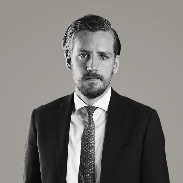 Niklas Eriksson, Roschier