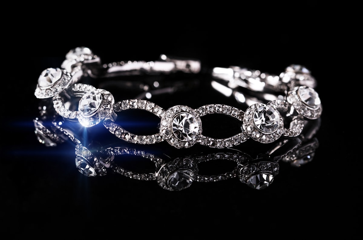 Luxury Buyback Marketing: How Diamond and Watch Dealers Lower CPA