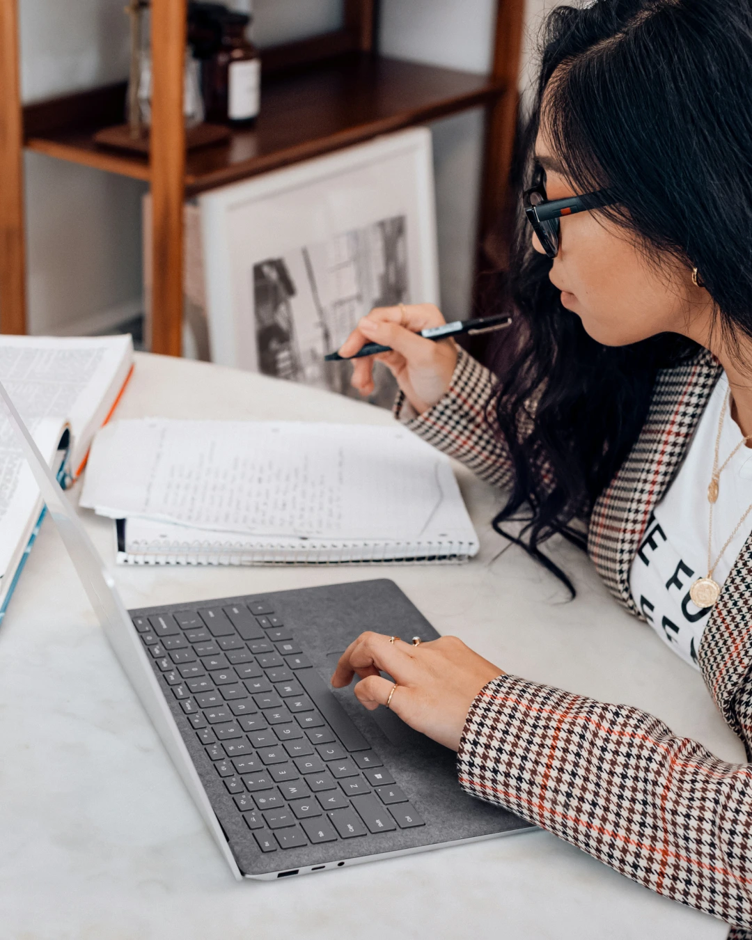 Virtual Assistant Managing Business Tasks on a Laptop
