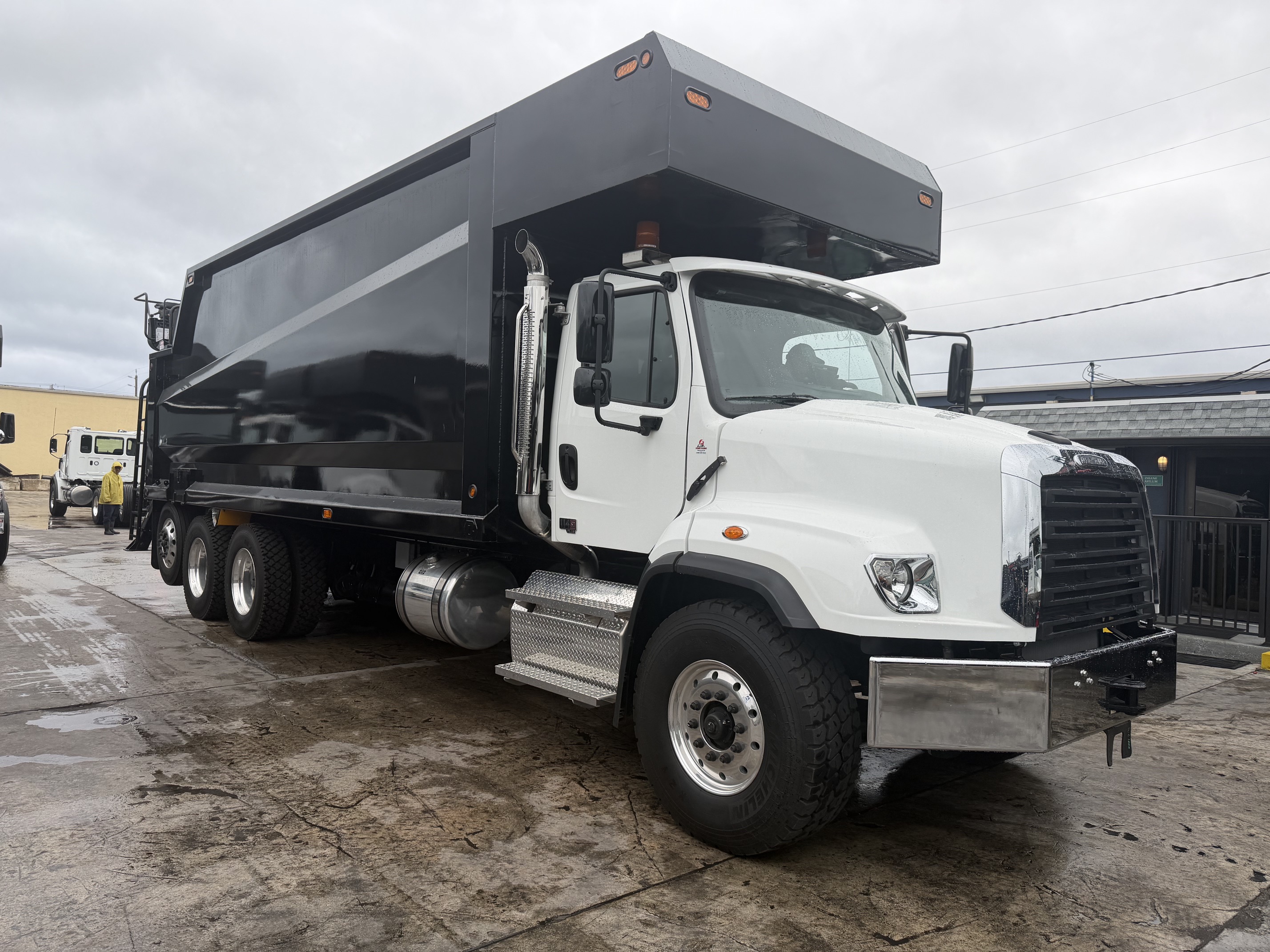 2027 Freightliner 114SD Rear Mount Grapple Trucks
