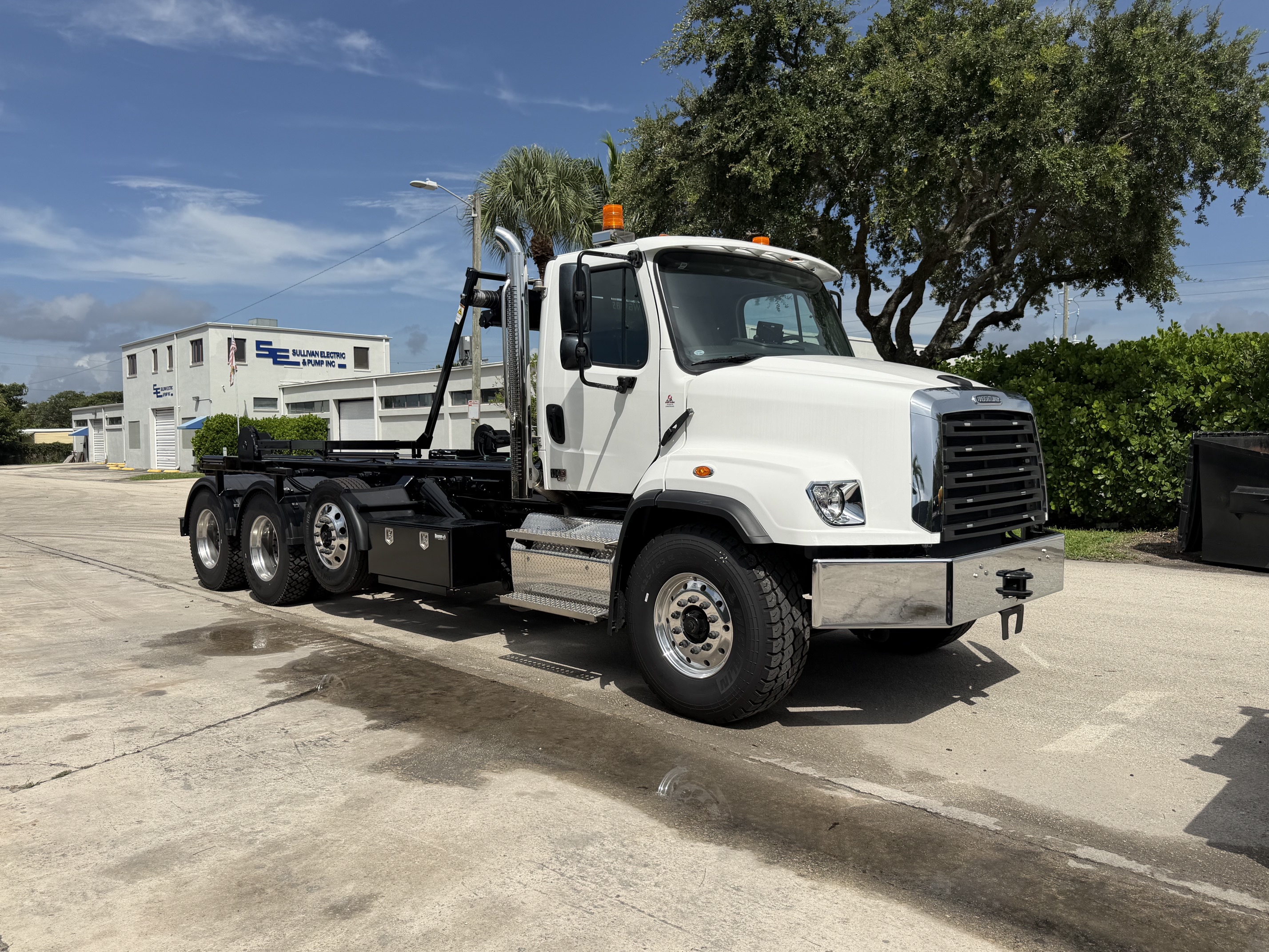 2026 Freightliner 114SD plus Roll Off Truck
