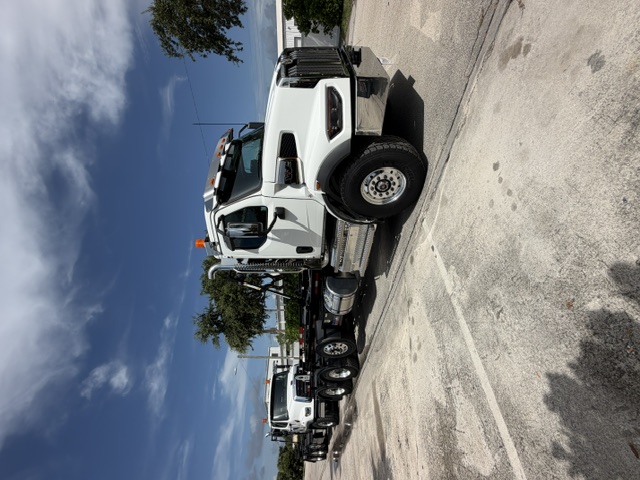 2026 Western Star 47X tri-axle Hook lift truck
