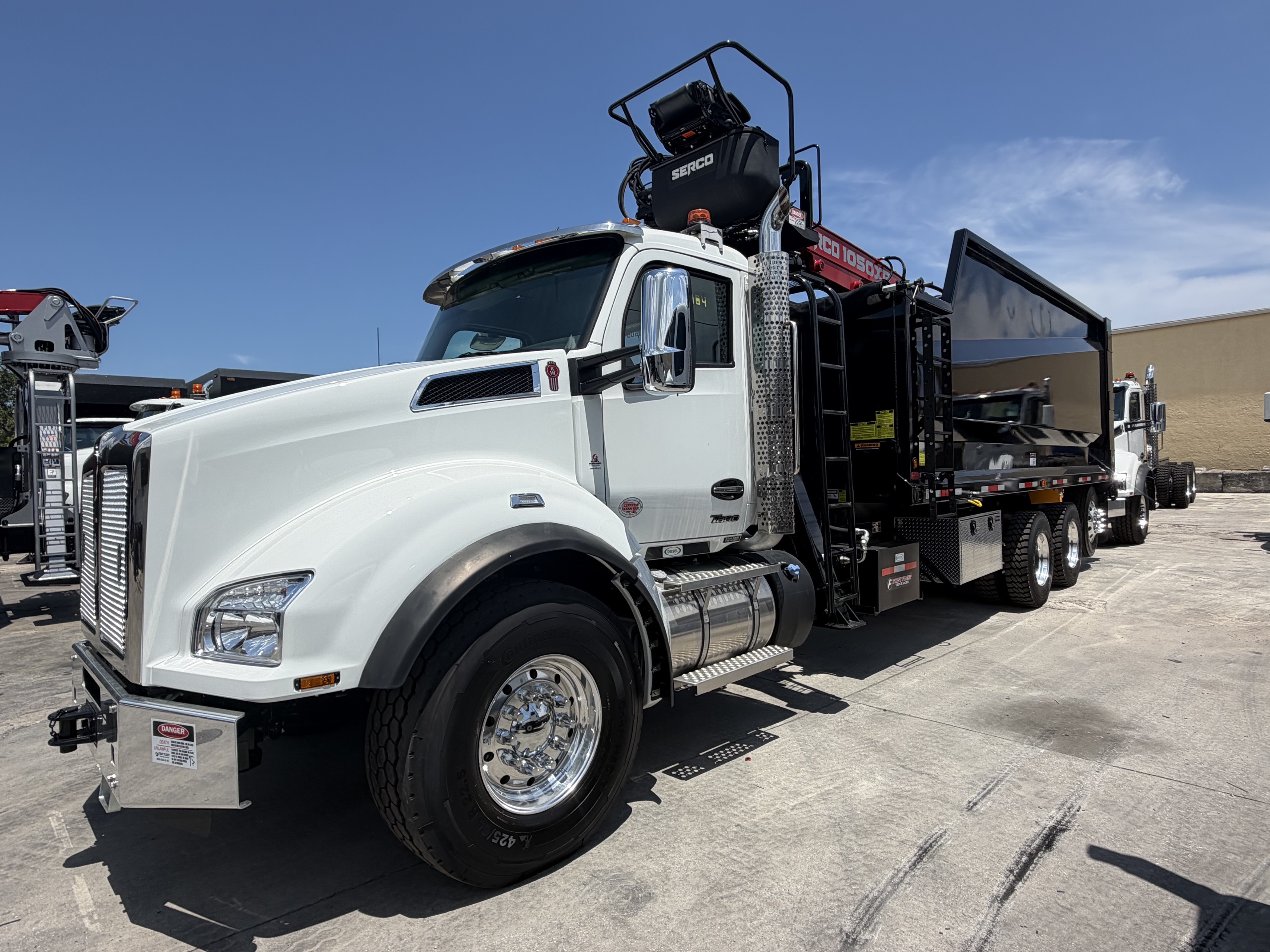 2027 Kenworth T880 Grapple Dump truck