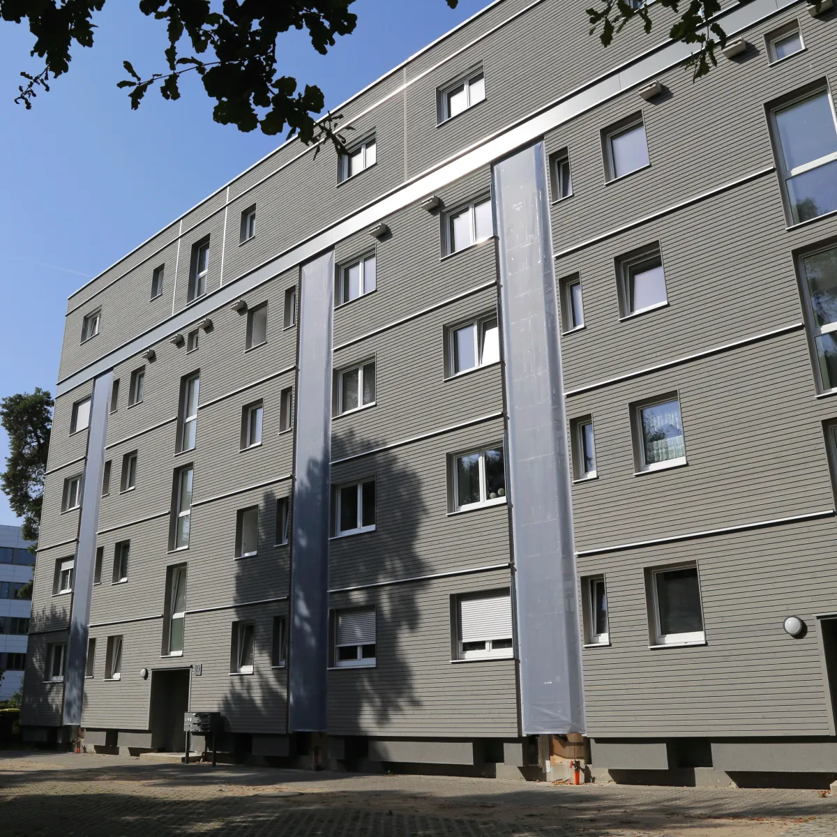 Fertig saniertes Gebäude mit neuer Hülle