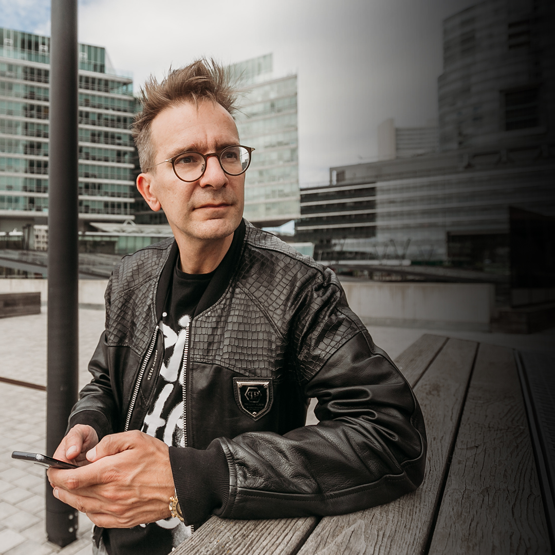 Bild von Gerald Hörhan, auch bekannt als DER INVESTMENTPUNK, zählt zu den führenden Experten für Finanzbildung und Vermögensaufbau im deutschsprachigen Raum. 