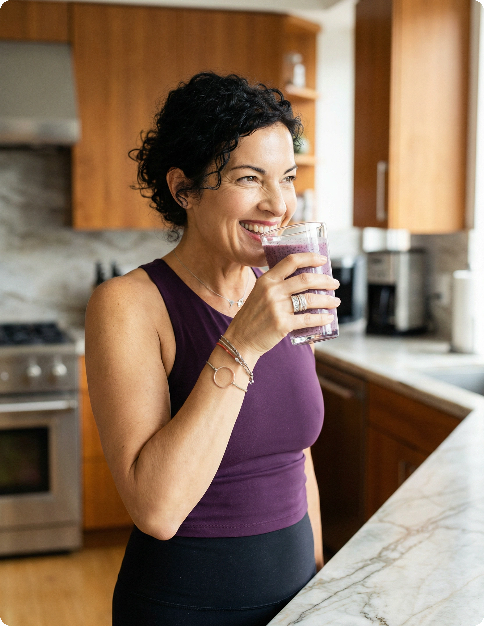 Mobile screen showing a kitchen with a virtual tour badge