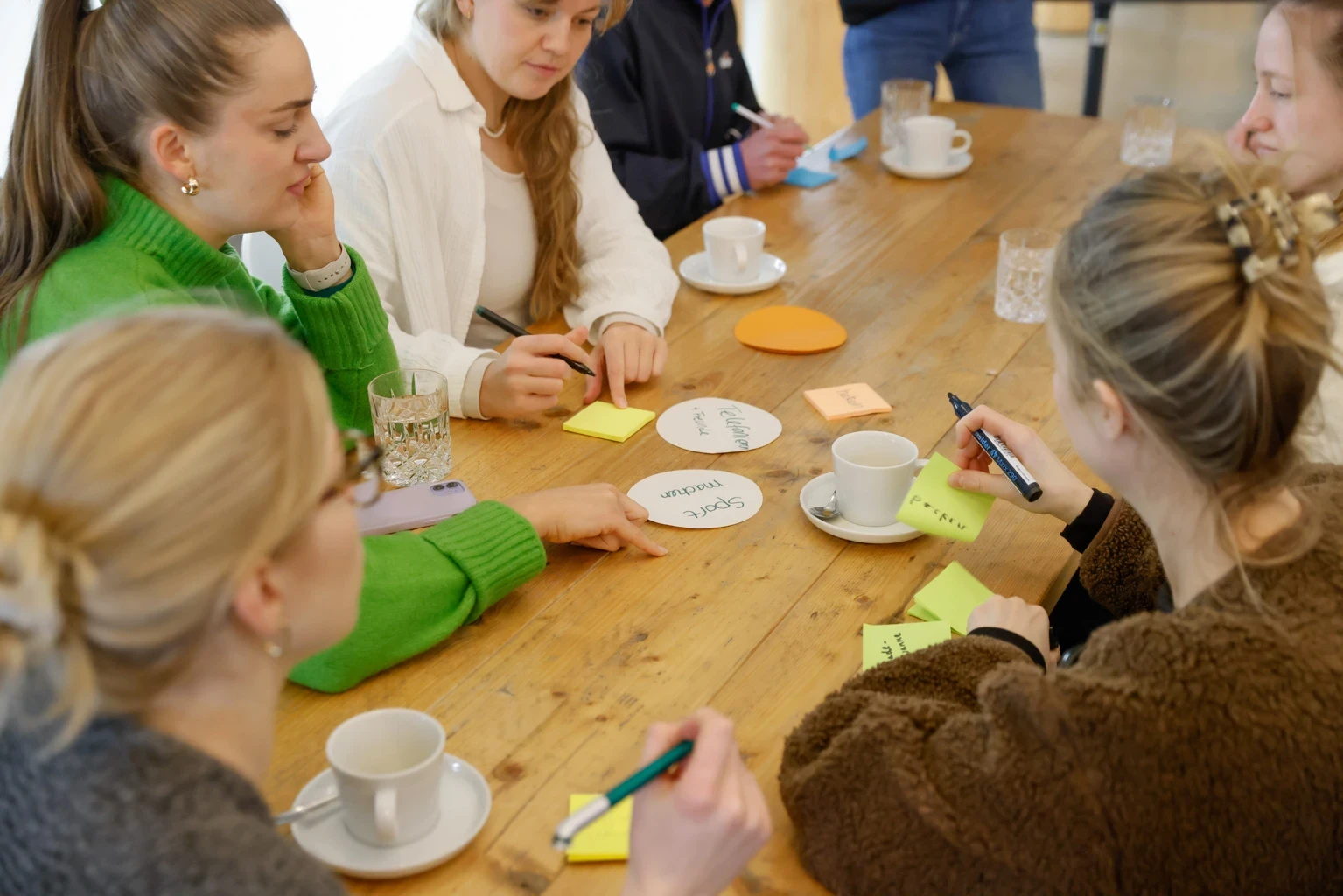 Mitarbeiterin von Strong Partners im Workshop zum Thema Resilienz