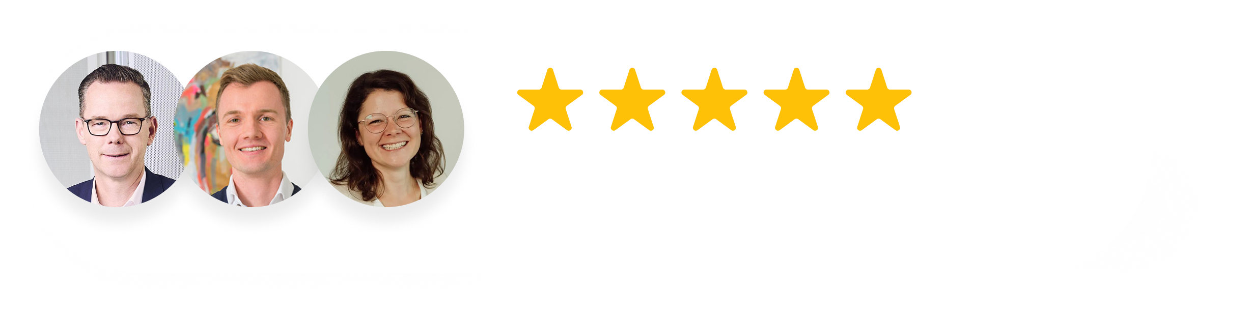 Porträts dreier lächelnder Personen neben fünf goldenen Sternen und dem Text 5 von 5 Sternen bei 120+ Bewertungen.