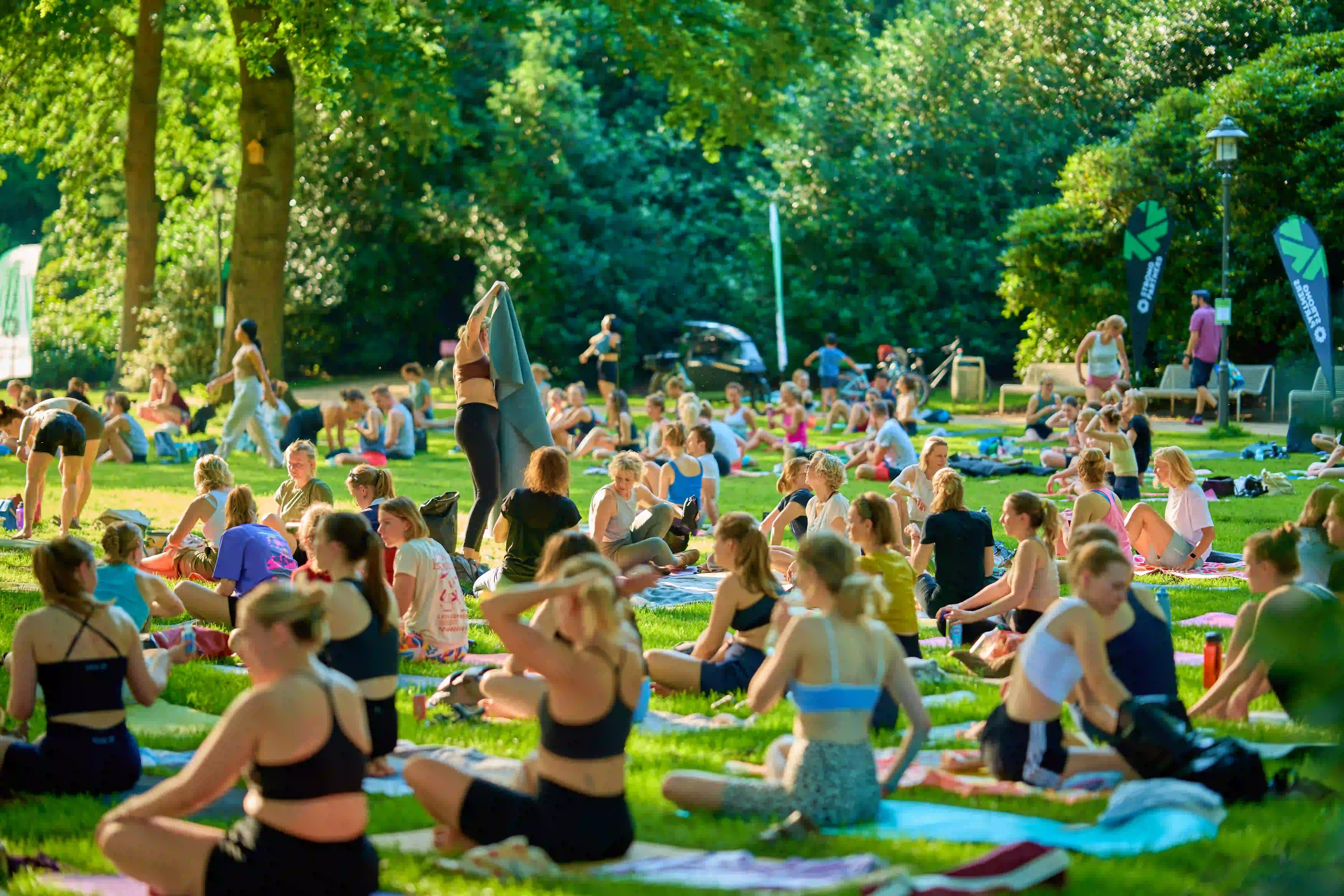 Sundowner Yoga Event im Schlossgarten Münster
