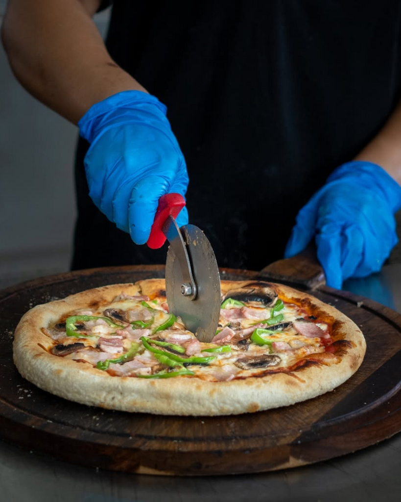 Skqutz logo with stylized tree and lettering.