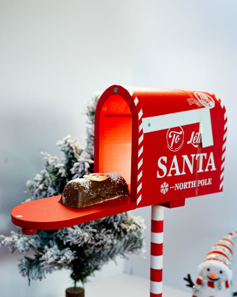 Skqutz logo with stylized tree and lettering.