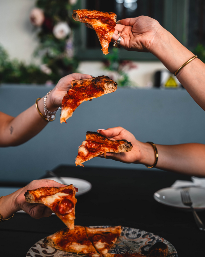 Skqutz logo with stylized tree and lettering.