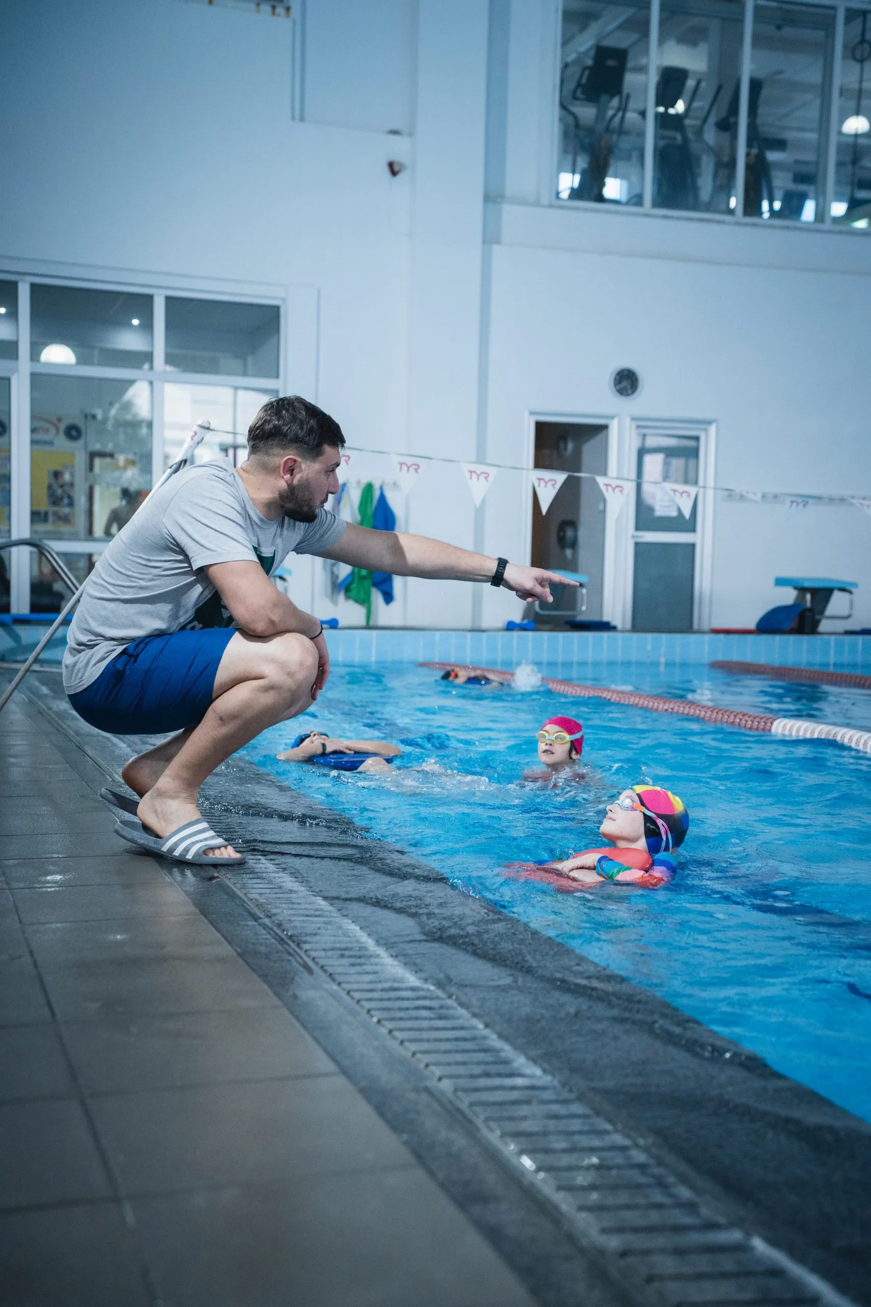 Skqutz logo with stylized tree and lettering.