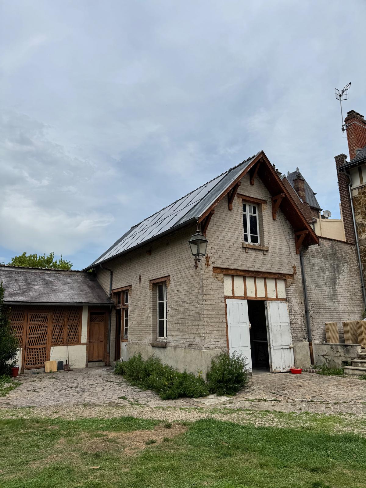 Panneaux photovoltaïques 6 kWc avec onduleur hybride à Chauny (02300)