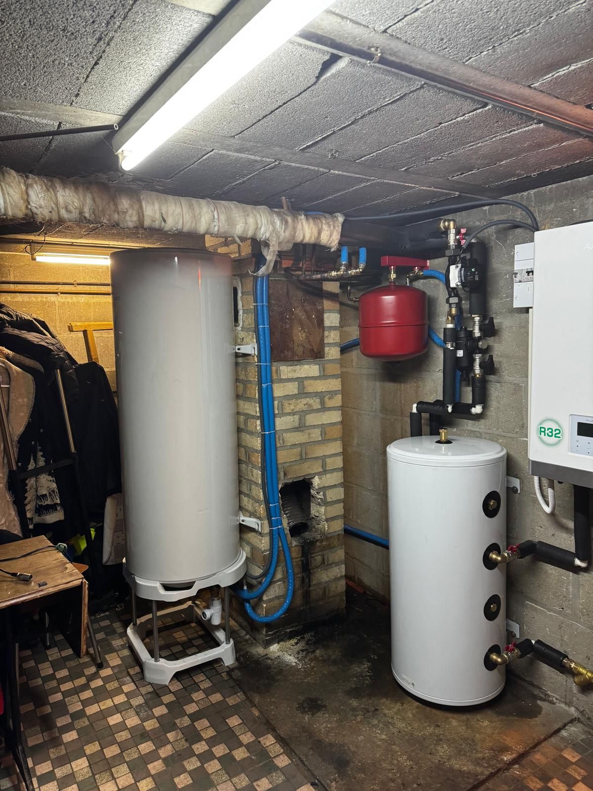 PAC air-eau Airwell monobloc 14 kW (R32) + ballon d'eau chaude Atlantic Chauffeo 200 L