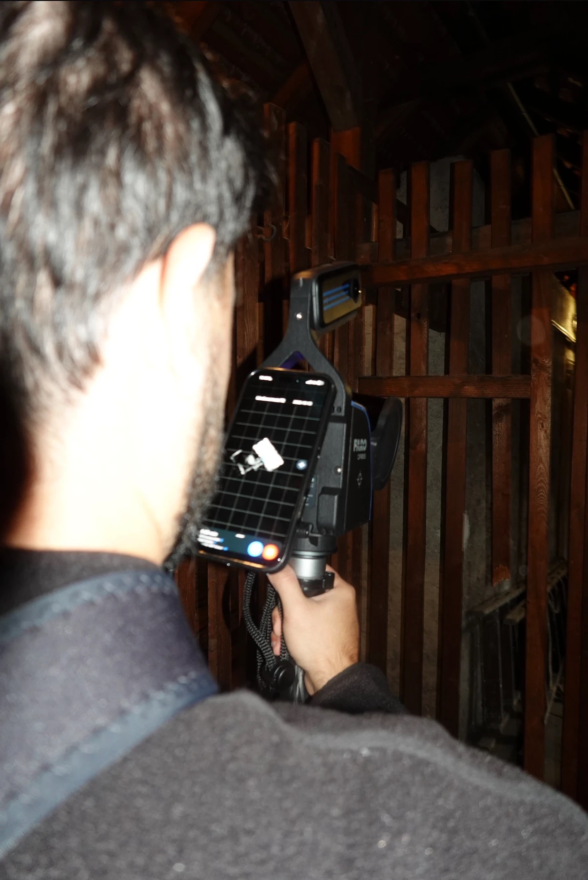Gebäudeaufmaß mit mobilem 3D-Laserscanner im Dachgeschoss eines Bestandsgebäudes