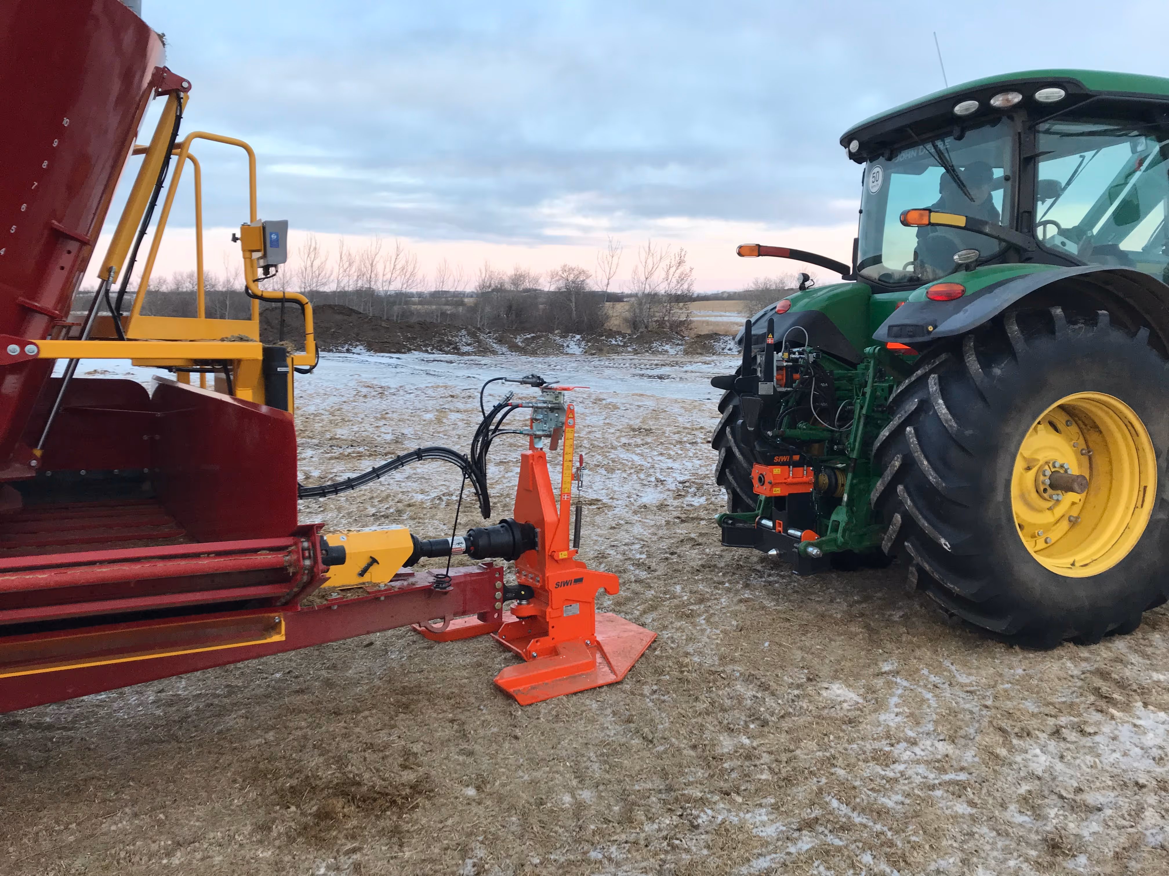 SIWI Combi Hitch Coupling System with Tractor