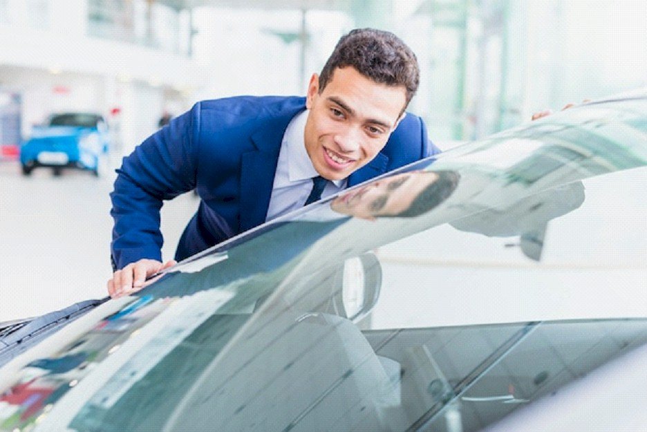 When is it Time for a New Windshield? Signs You Need a Windshield Replacement