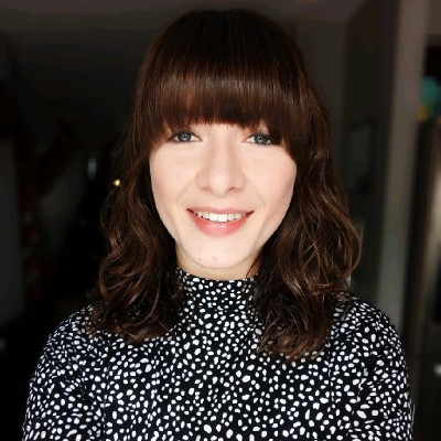 headshot of smiling woman