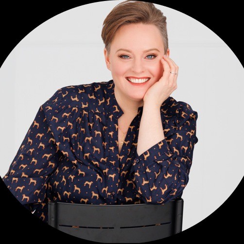 headshot of smiling woman