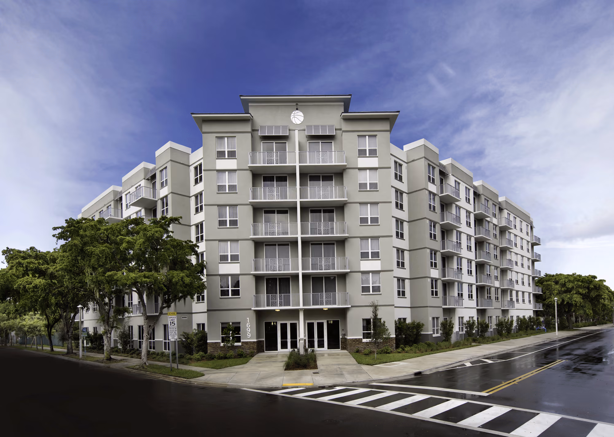 Courtside Apartments