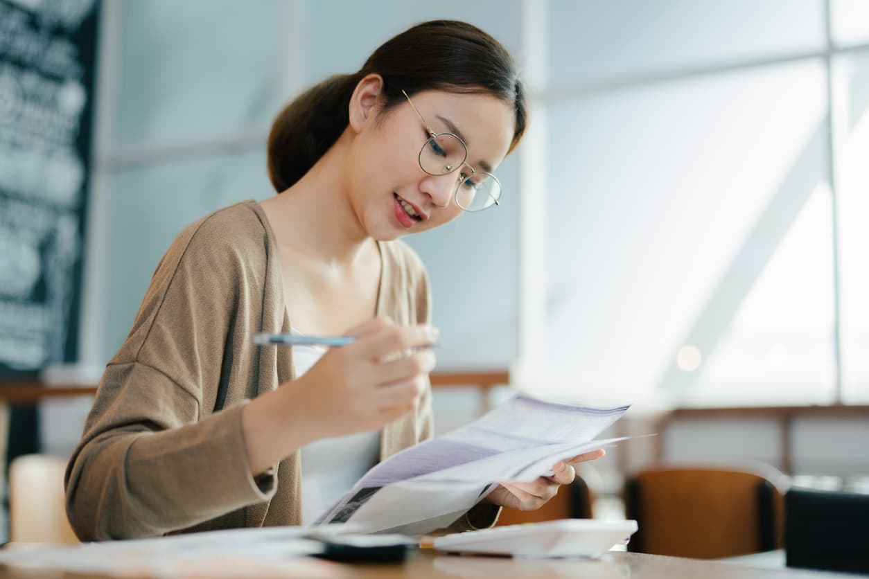 women ensuring finances are alright with settlement