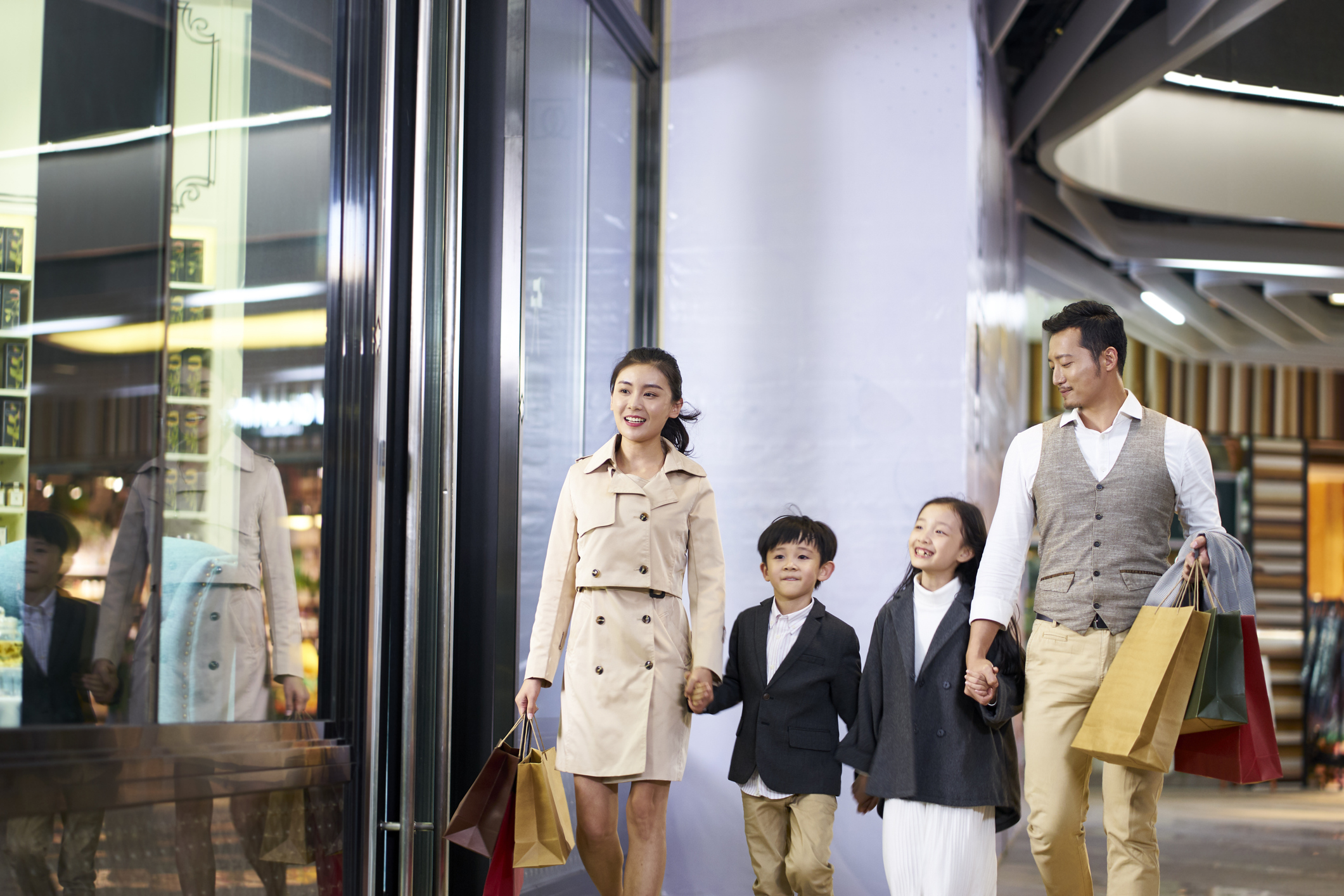 chinese family shopping