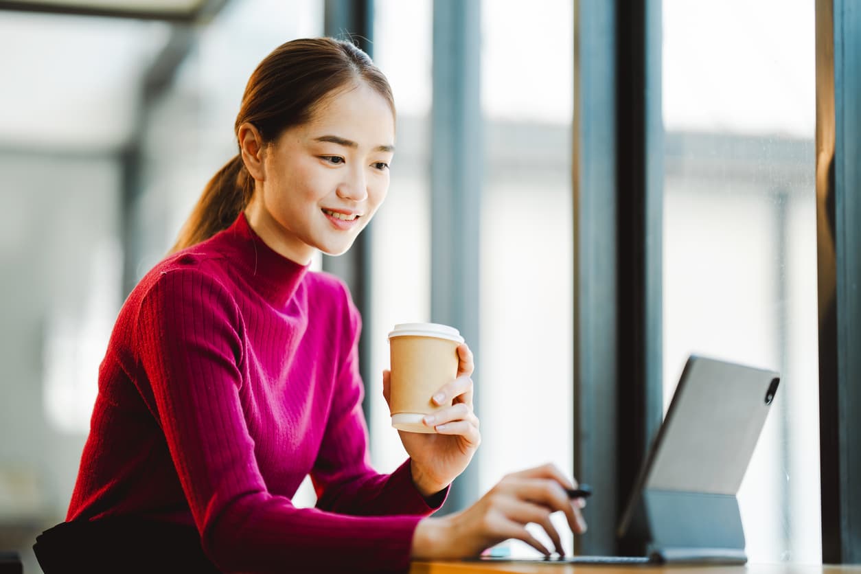 woman checking her profits in real time