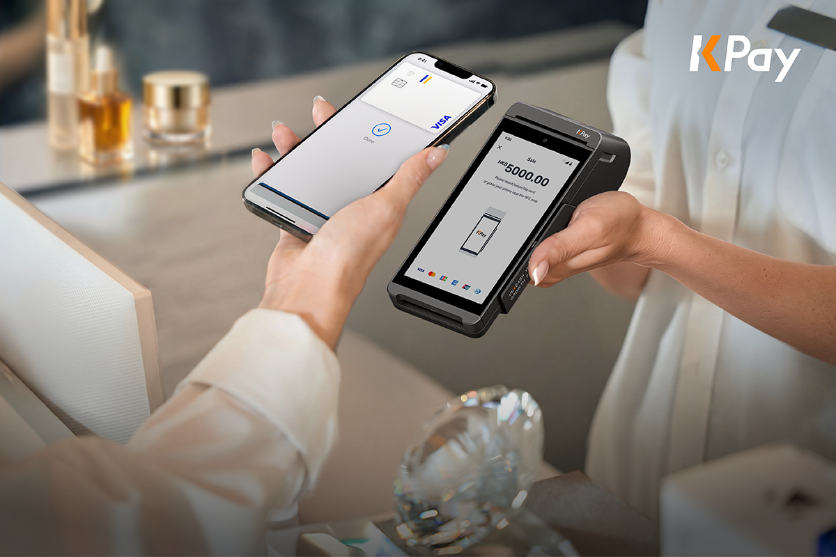 customer paying with VIS visa instalment solutions